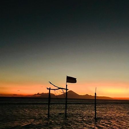 The Exile Sunset Bar & Bungalow Gili Trawangan Dış mekan fotoğraf