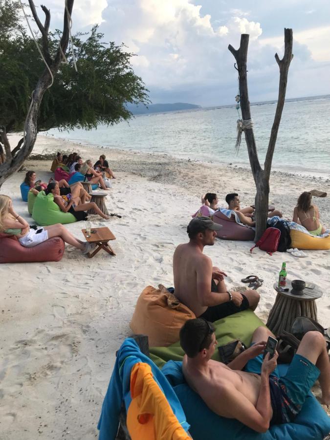 The Exile Sunset Bar & Bungalow Gili Trawangan Dış mekan fotoğraf