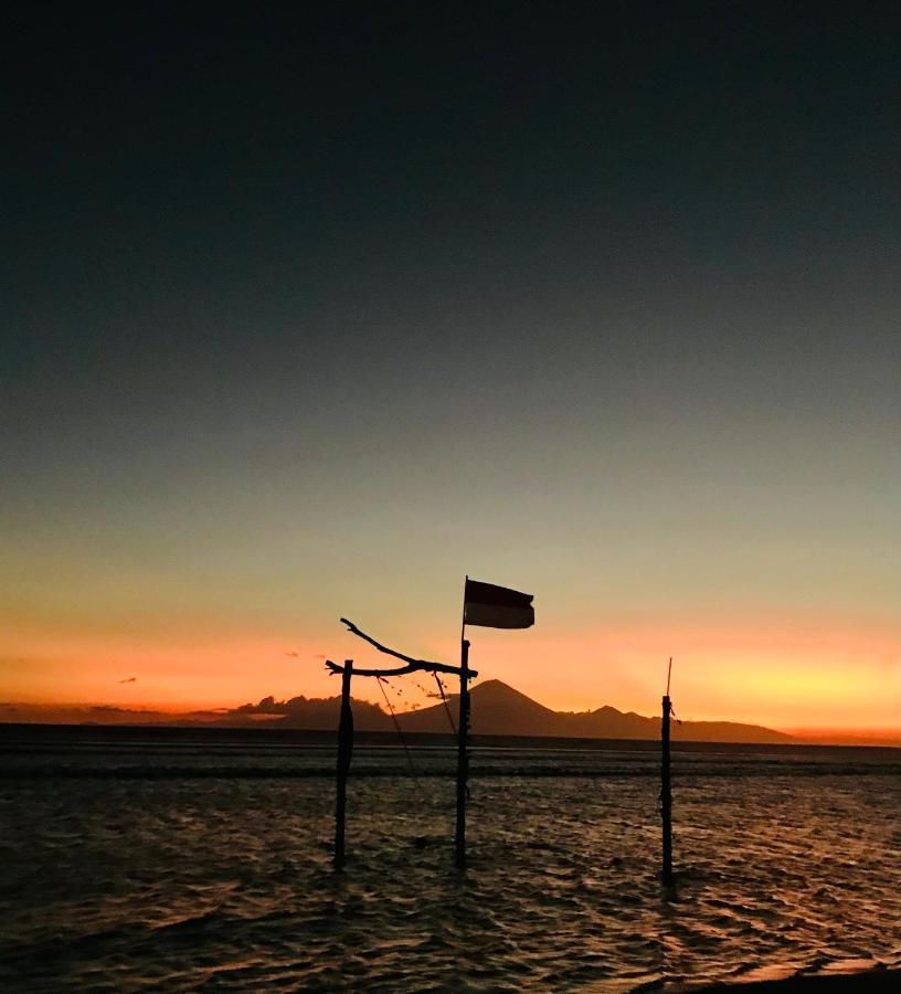 The Exile Sunset Bar & Bungalow Gili Trawangan Dış mekan fotoğraf