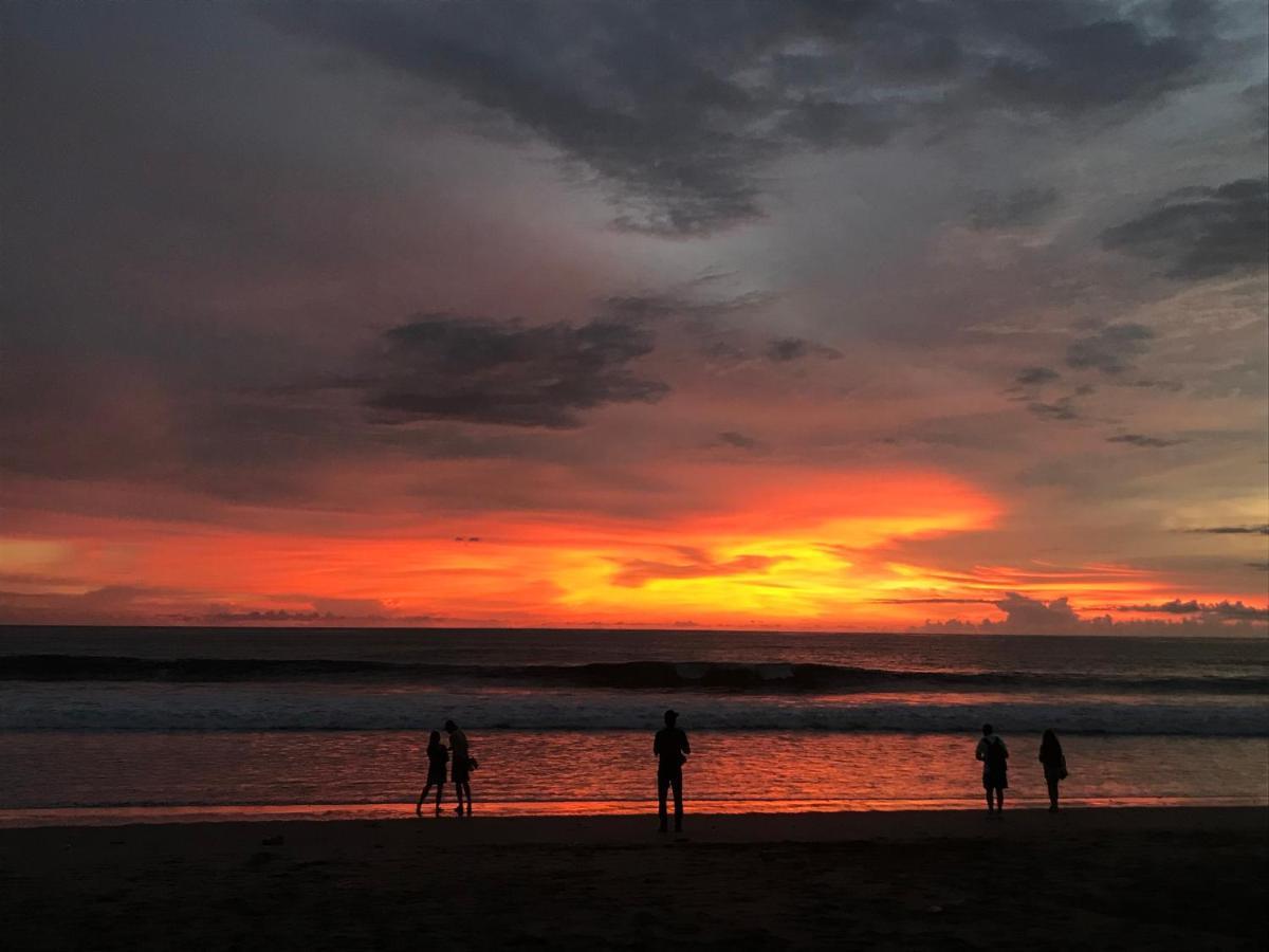 The Exile Sunset Bar & Bungalow Gili Trawangan Dış mekan fotoğraf