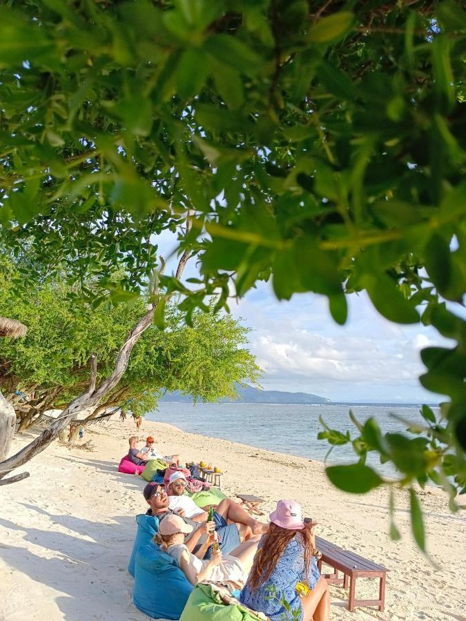 The Exile Sunset Bar & Bungalow Gili Trawangan Dış mekan fotoğraf